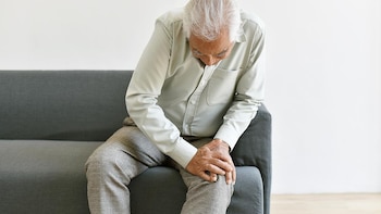 Procedimiento mínimamente invasivo alivia el dolor de rodilla por artritis según un estudio