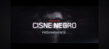 Escenas del tráiler de la docuserie "Operación Cisne Negro". (ViX/captura de pantalla)