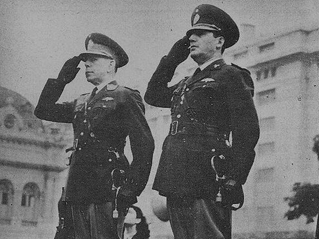 Edelmiro J. Farrell y Perón, símbolos del poder militar del gobierno de facto que había asumido el 4 de junio de 1943