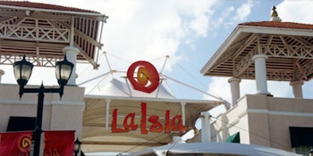 Isla Shopping Village cuenta con