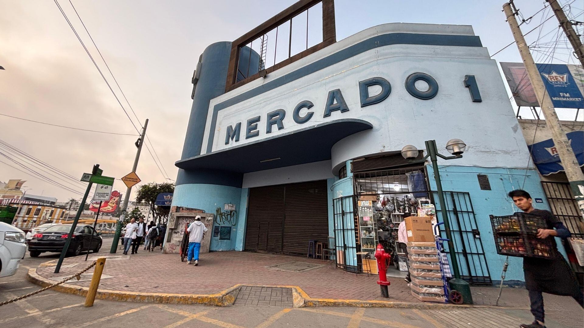 Mercado de Surquillo abre sus puertas tras permanecer cerca de un año cerrado por temas de seguridad | Foto: Andina