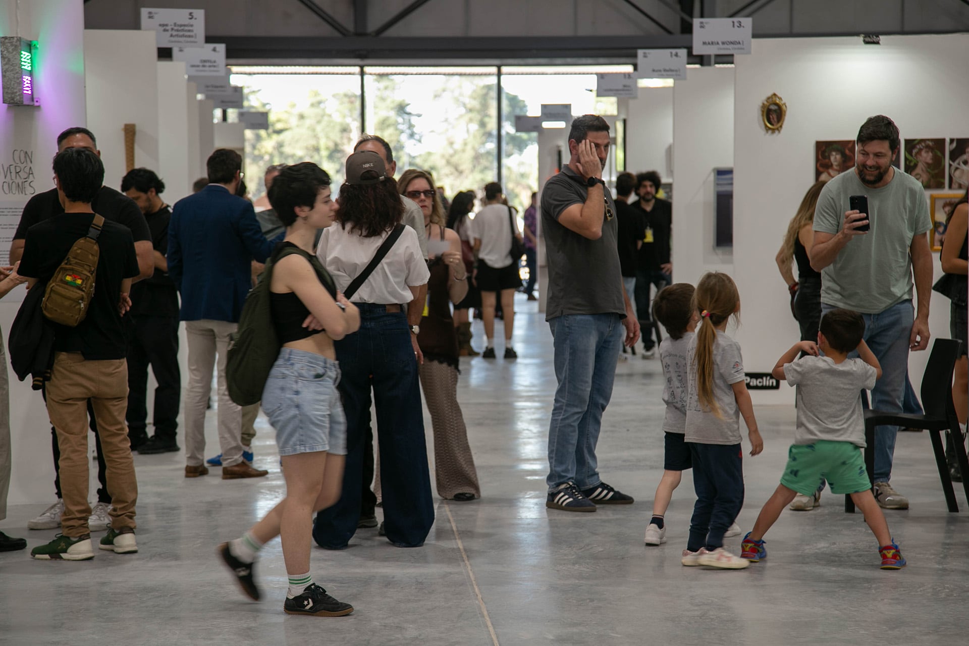 La familia y los jóvenes asistieron en gran cantidad a la feria