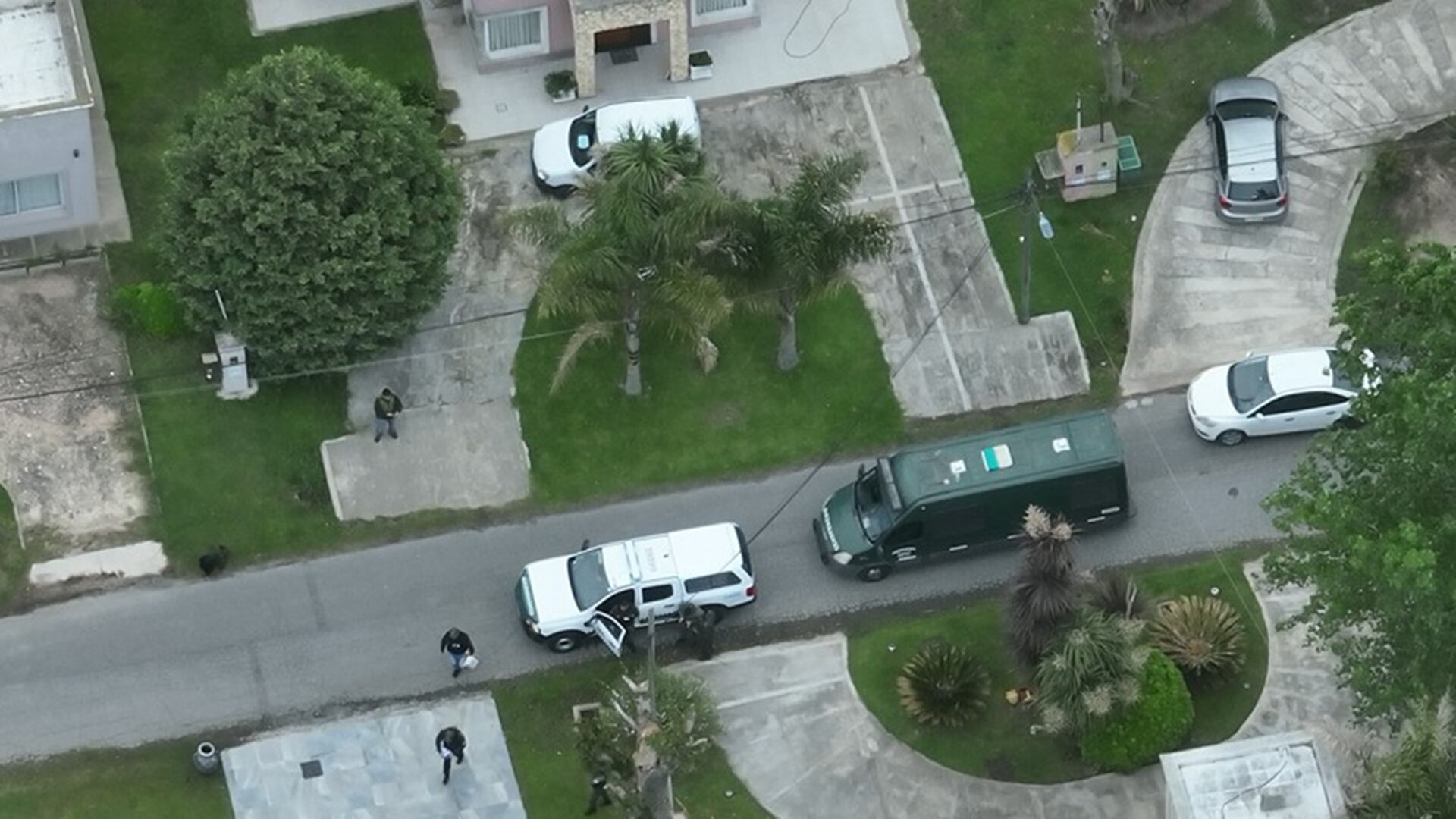 Los allanamientos se realizaron en distintas casas de los barrios cerrados El Rebenque, Terralagos y Santa Juana, ubicados en la zona de Canning.