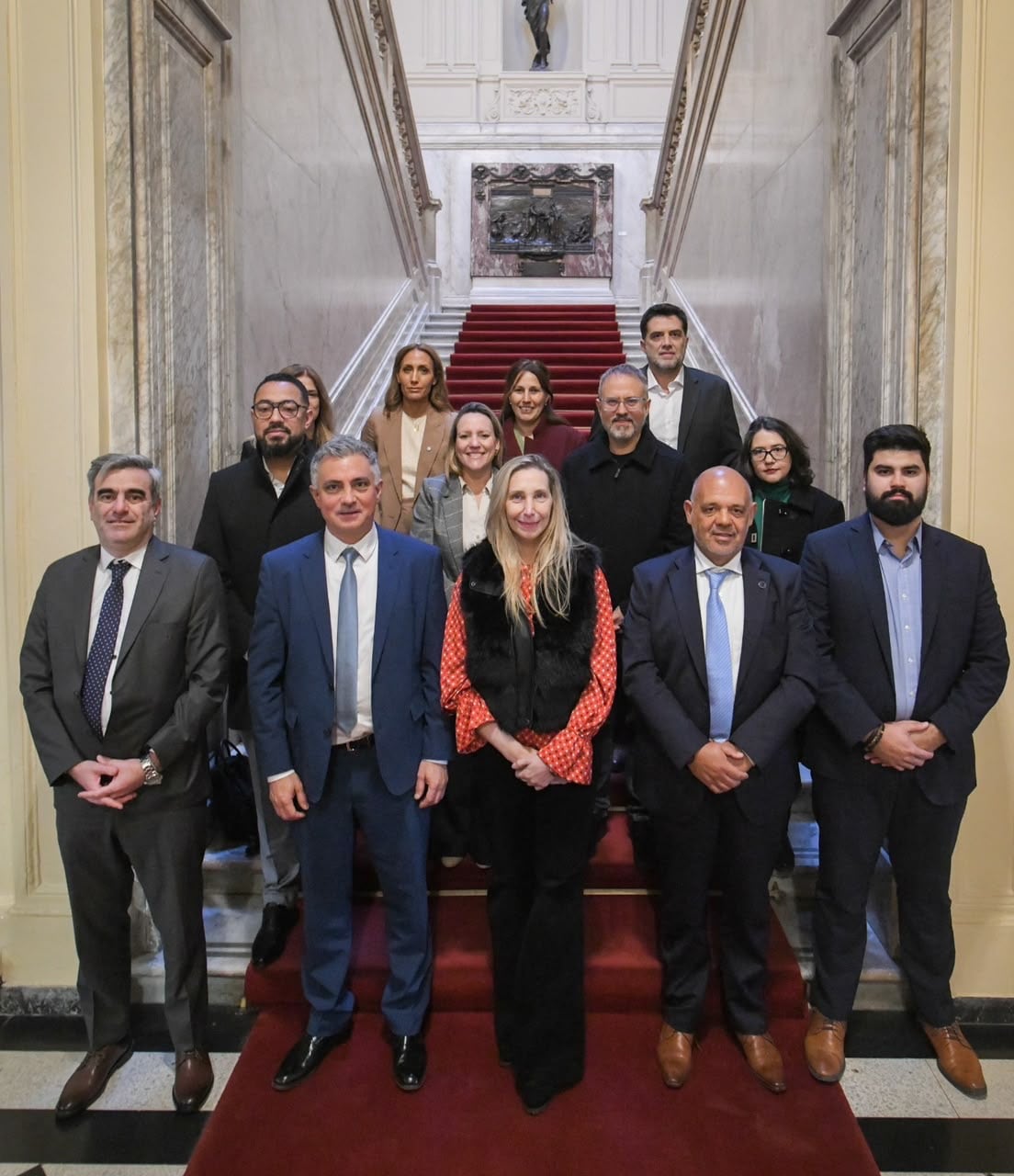 Karina Milei con los senadores bonaerenses