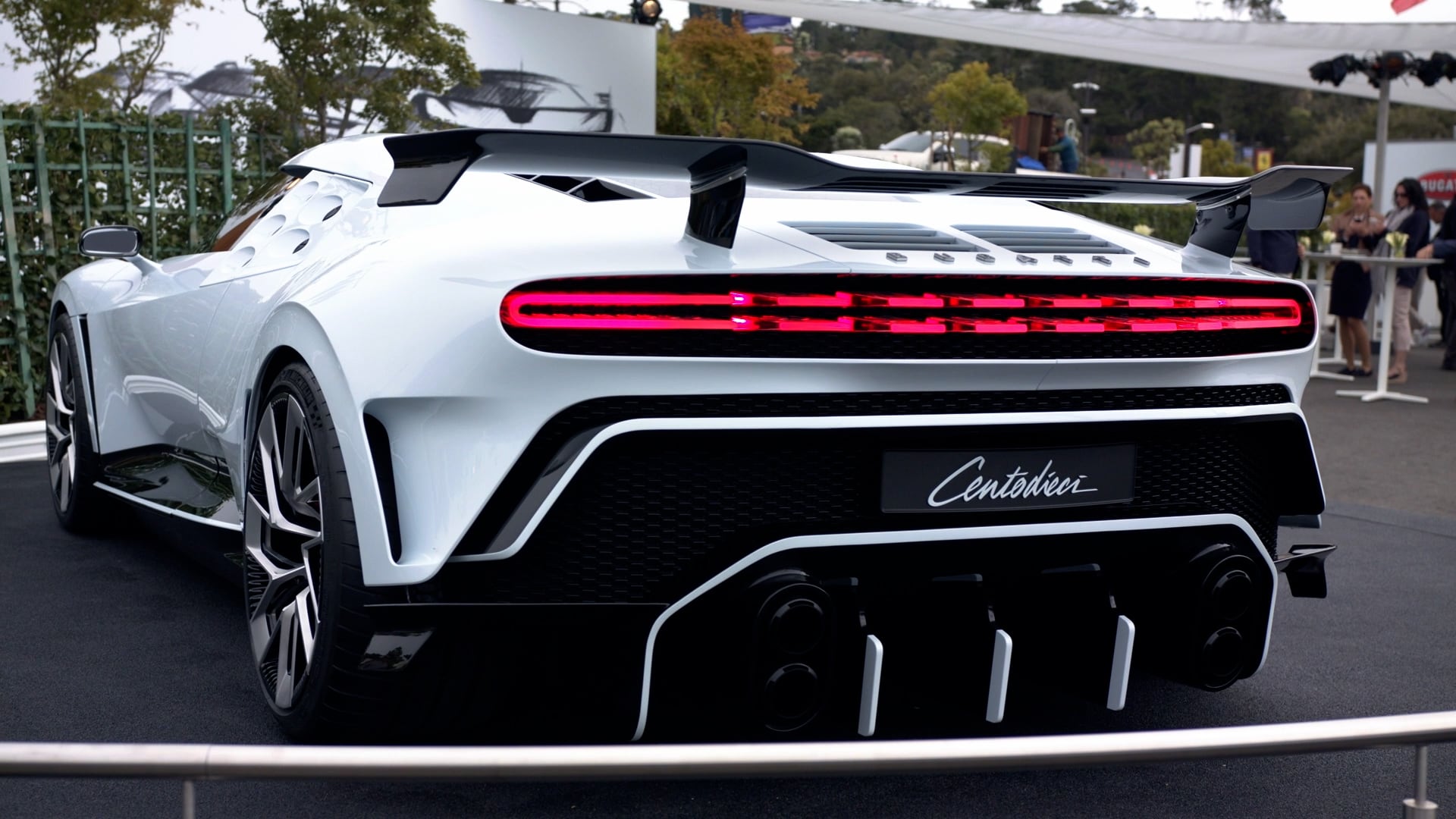 El Bugatti Centodieci de Cristiano Ronaldo es uno de los diez fabricados en el mundo y puede alcanzar los 490 km/h en condiciones controladas