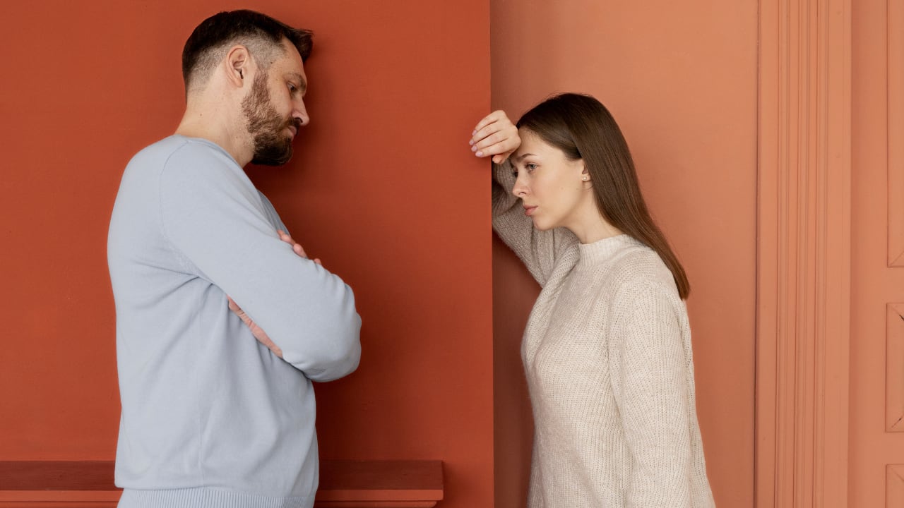 Ciertas dinámicas pueden romper el vínculo en una relación de pareja. (Freepik)