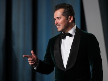 A los 63 años, John