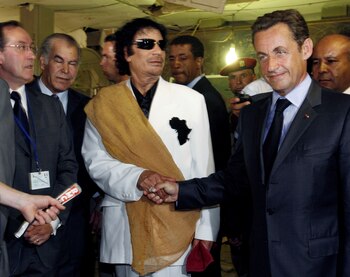 Sarkozy con el dictador Libio