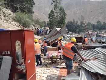 Retiro de aproximadamente diez construcciones levantadas ilegalmente dentro del área protegida. Difusión