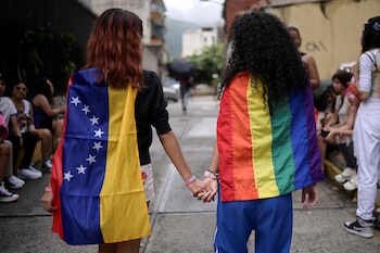 Venezuela carece de leyes sobre matrimonio igualitario y cambio de identidad de género, lo que dificulta el reconocimiento de derechos para la comunidad LGTBI. (REUTERS/ARCHIVO)