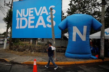 La figura presidencial fortalece la hegemonía de Nuevas Ideas y reduce el margen de acción de la oposición en El Salvador. (REUTERS/Jose Cabezas)