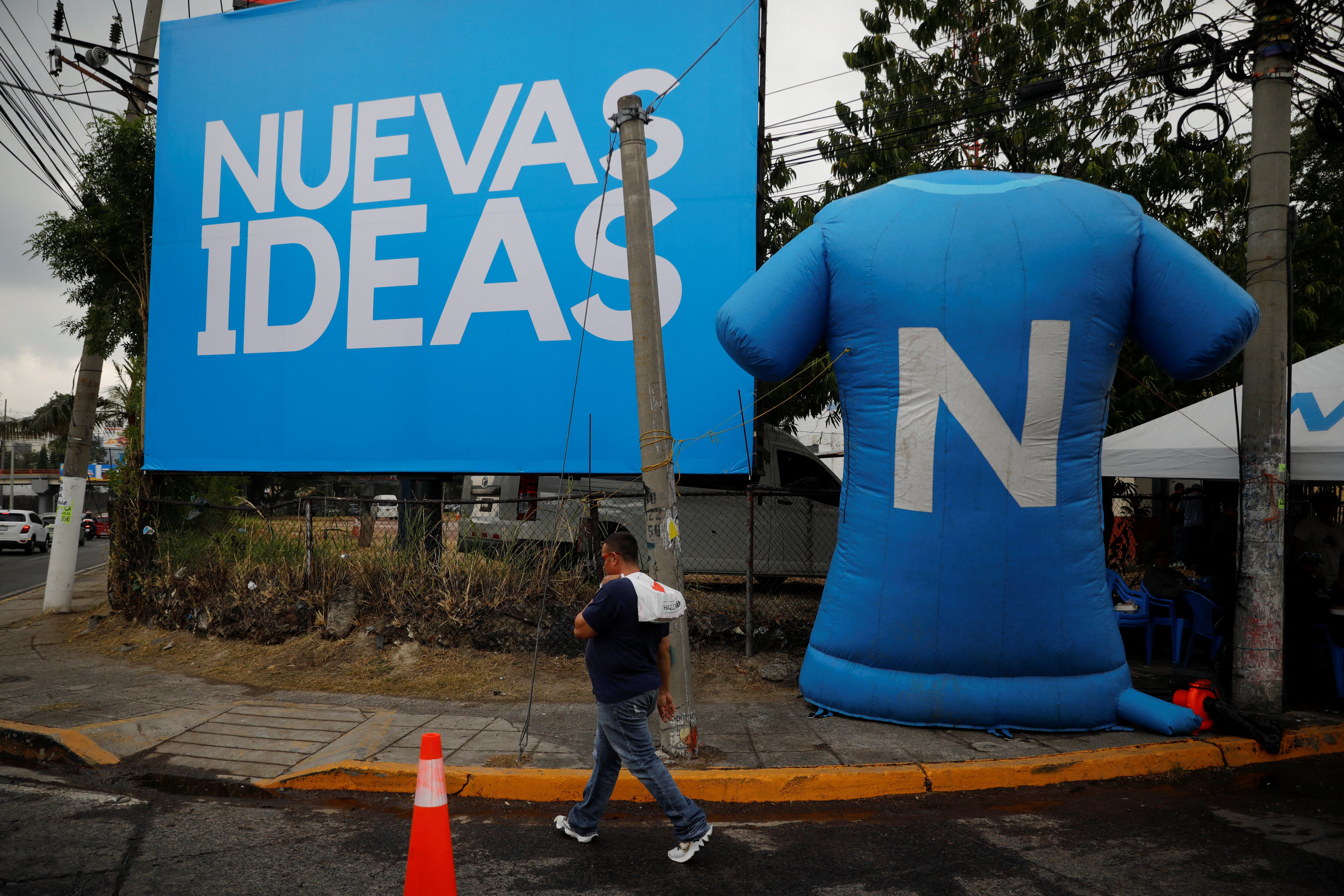 La figura presidencial fortalece la hegemonía de Nuevas Ideas y reduce el margen de acción de la oposición en El Salvador. (REUTERS/Jose Cabezas)