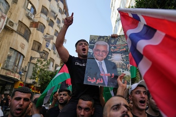 Palestinos corean consignas nacionales y