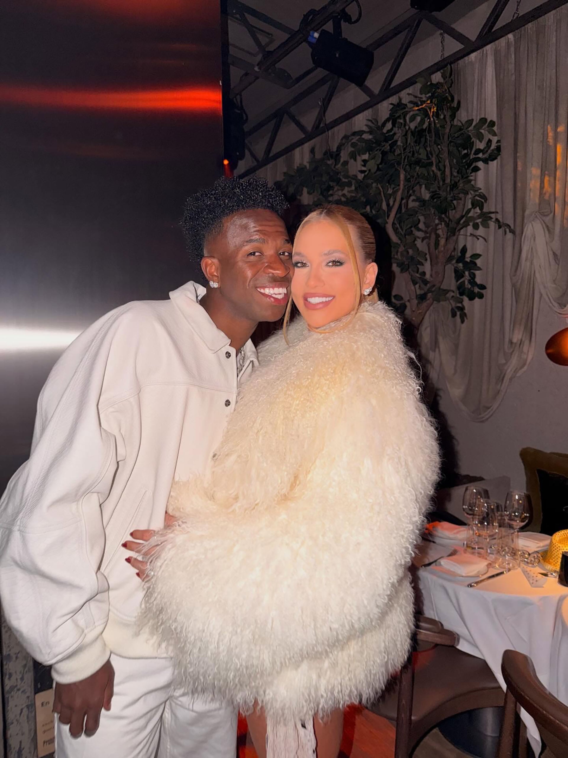 Vinicius Jr celebró junto a su pareja