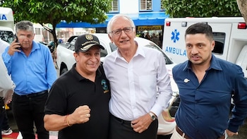 Controversia por entrega de ambulancias