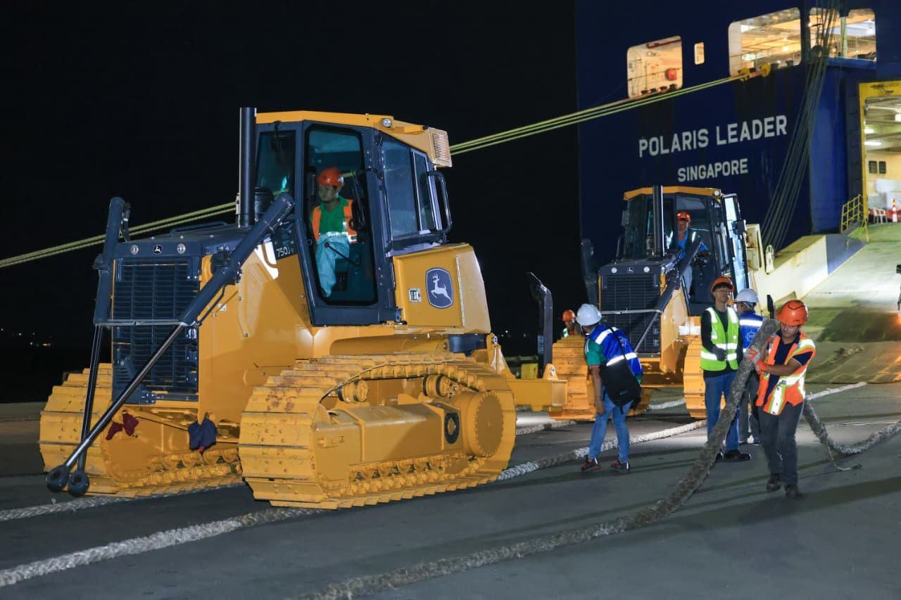 La inversión supera los 178 millones de dólares destinados al fortalecimiento de la infraestructura municipal. La primera maquinaria del Programa de Equipamiento Municipal ya se encuentra en territorio hondureño. (Foto: Casa Presidencial)