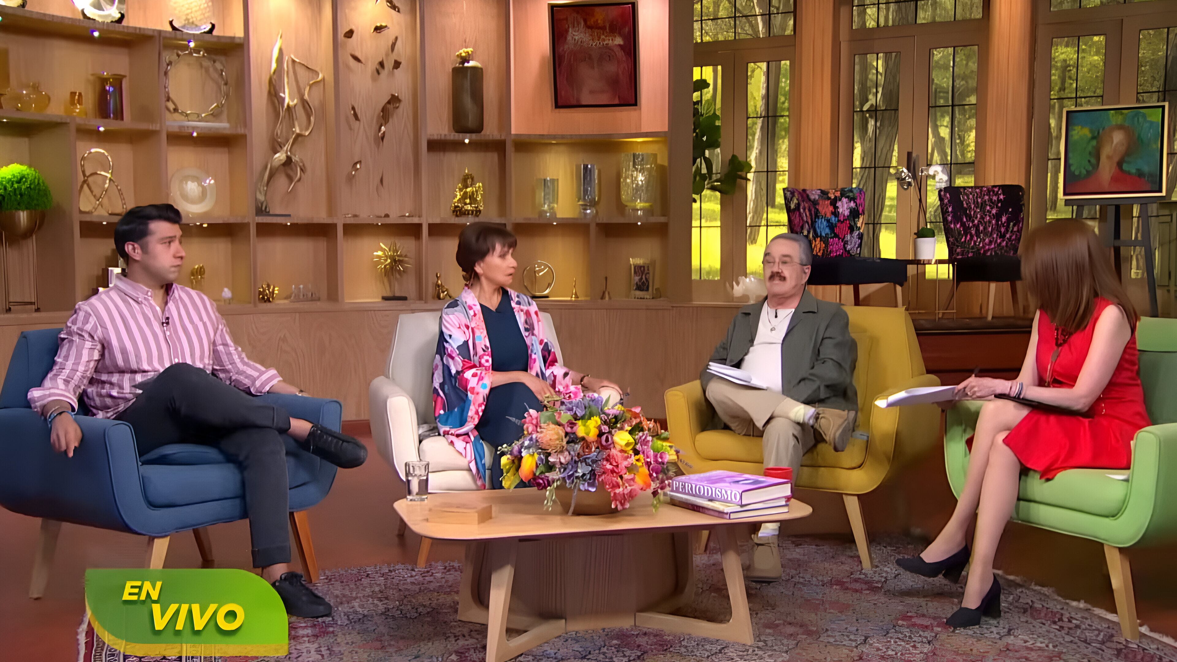 Pati Chapoy, Ricardo Manjarrez, Pedro Sola y Mónica Castañeda criticaron los programas sociales del oficialismo. (Foto: Ventaneando, YouTube)