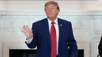Trump define medidas económicas para asfixiar a Irán, ante el fracaso de las negociaciones para abrir OrmuzPorRomán Lejtman| Desde Washington DC