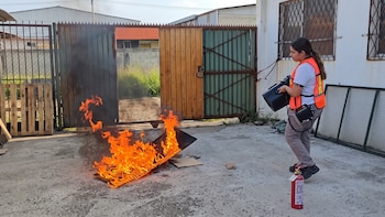 ¿Se puede apagar el fuego con sonido? Una estudiante mexicana de 16 años demostró que es posible con un sistema diseñado por ella