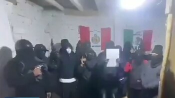 Por medio de un video,