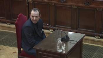 Víctor Ábalos niega ser "custodio" del dinero de su padre o hablar con Koldo "en clave": "Le gusta mucho el café"