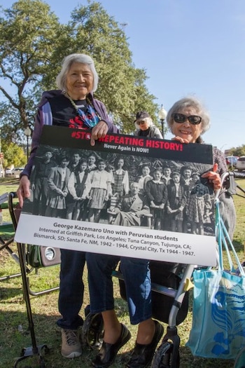 Libia Yamamoto (a la derecha)