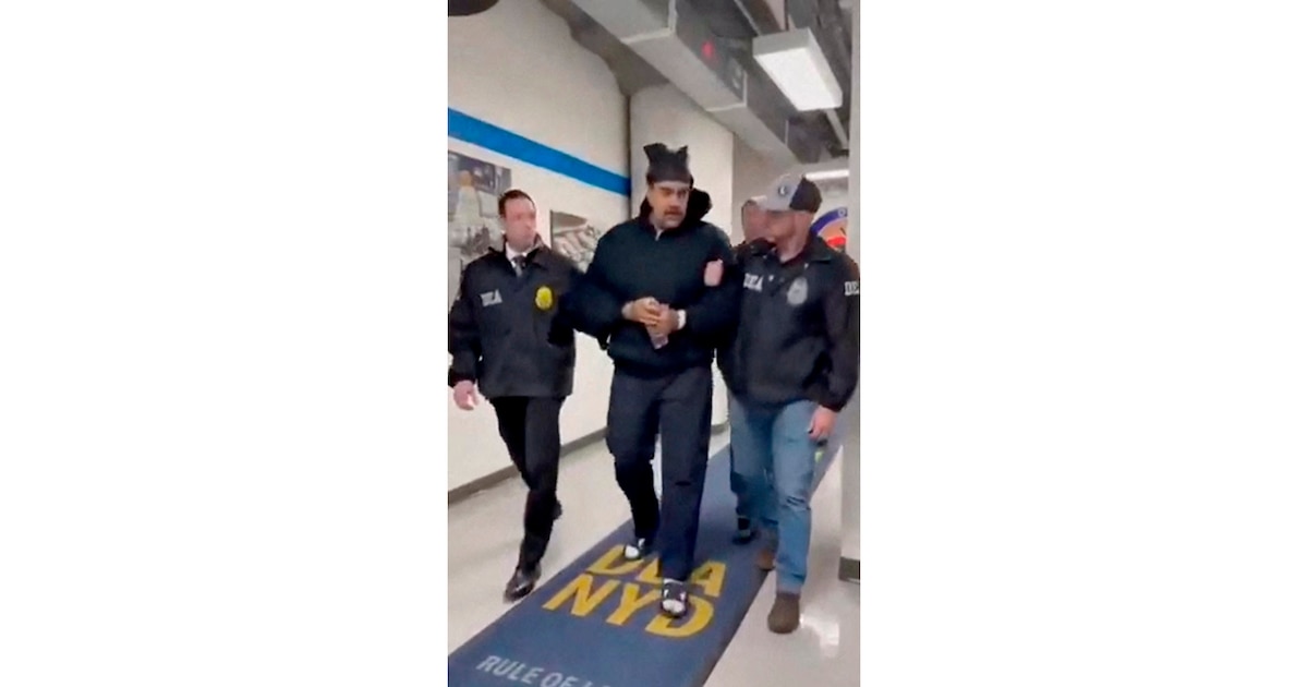 Las primeras imágenes del dictador Nicolás Maduro en las oficinas de la DEA en Nueva York