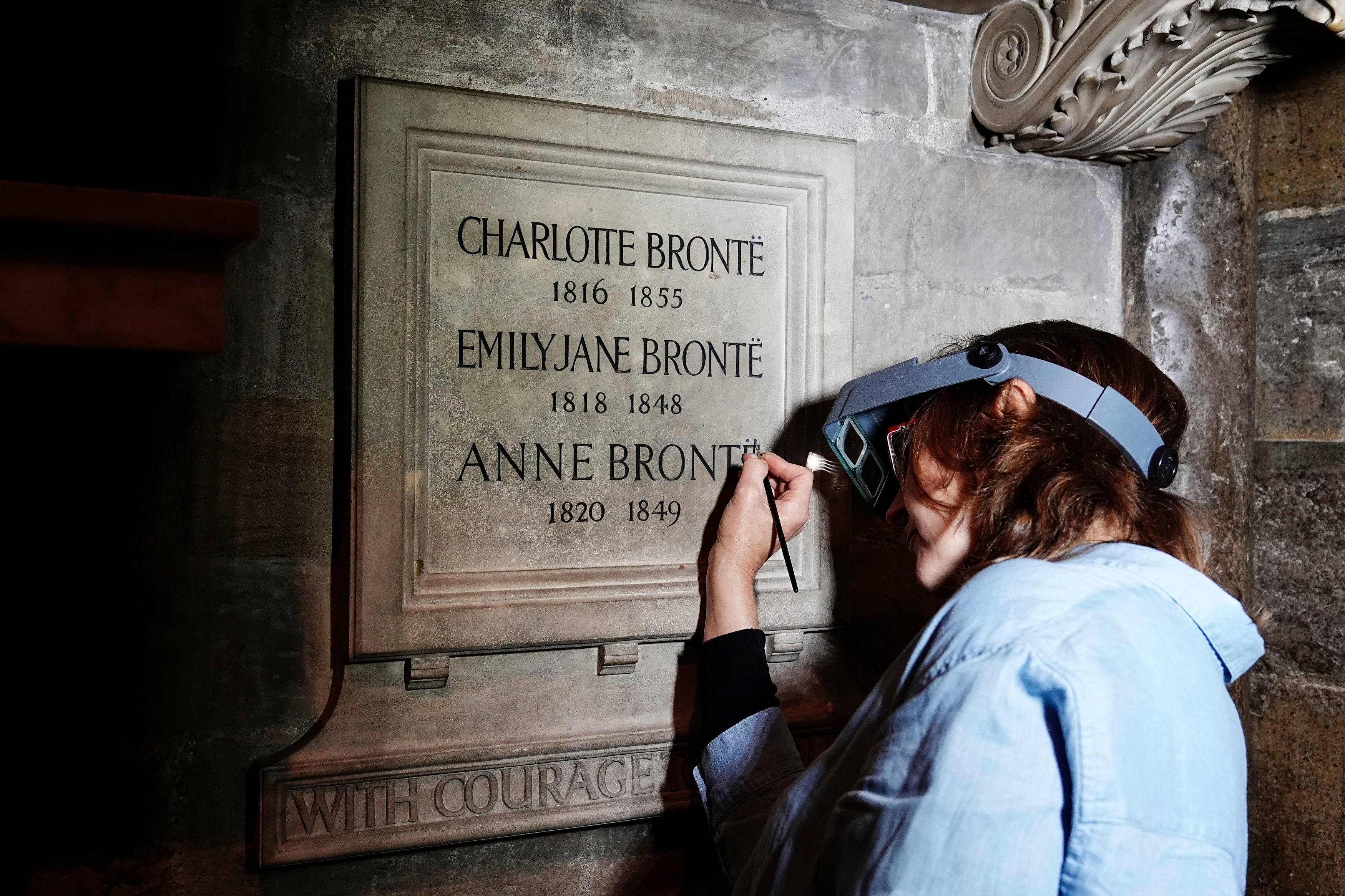 Memorial de las hermanas Brontë en la Abadía de Westminster de Londres. (Aaron Chown/AP)