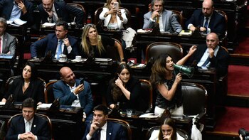 Marcela Pagano usó un megáfono