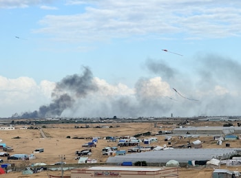 Las fuerzas israelíes afirmaron que el grupo armado utiliza los centros médicos de todo el enclave para encubrir sus operaciones militares. (REUTERS/Bassam Masoud)
