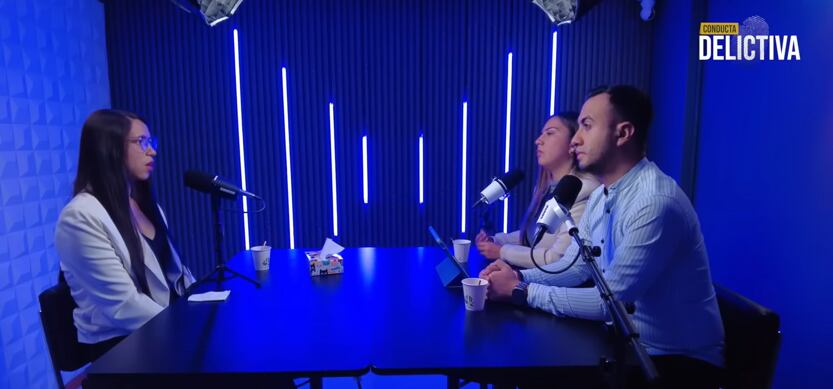 Lina Zapata escuchó la versión de su madre y victimaria, por lo que decidió contar el por qué de la condena de su mamá - crédito Conducta Delictiva/Youtube