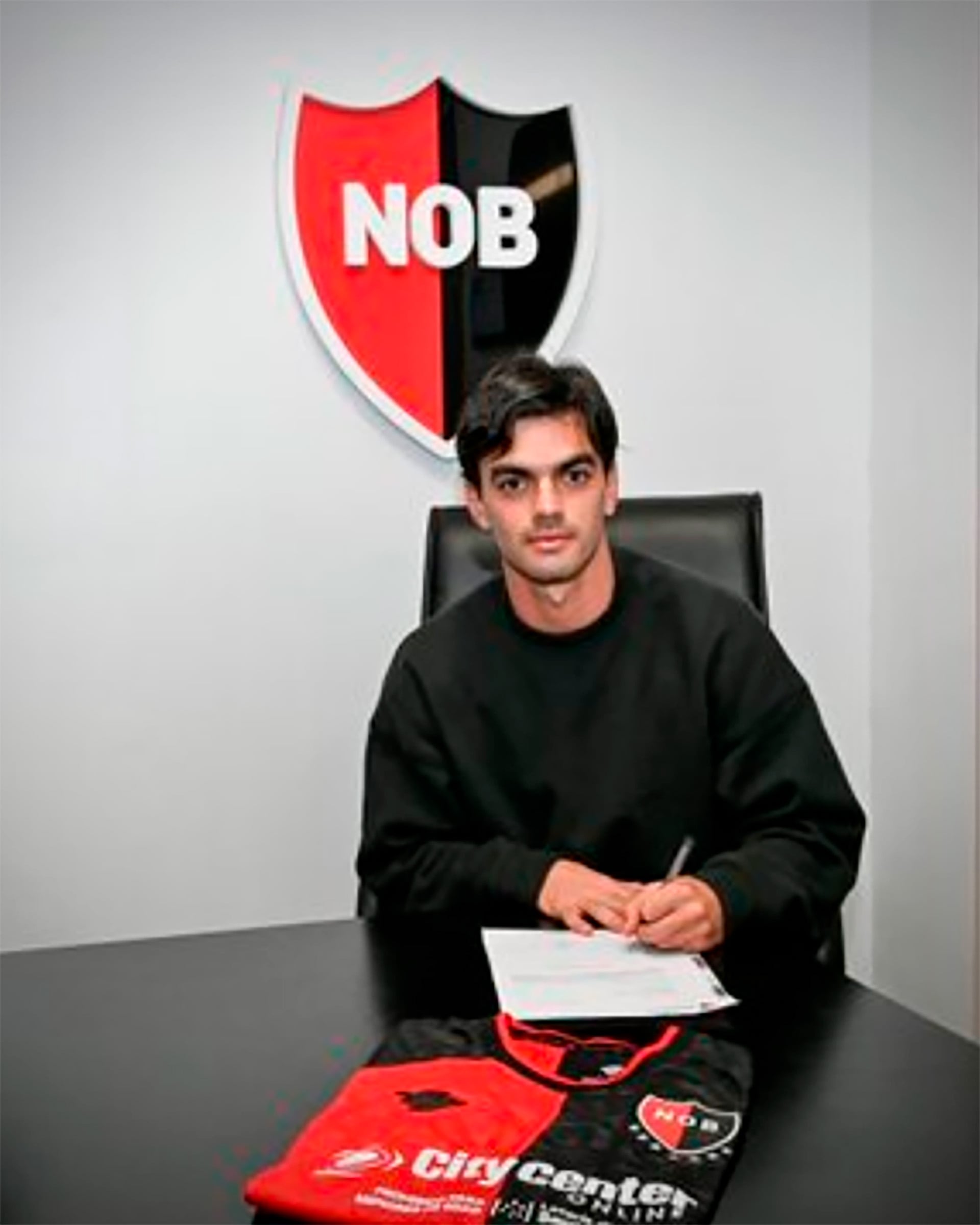 Alan Soñora firmó con Newell's: llegó libre desde Cerro Porteño por una temporada, pero con una opción de compra por tres años más