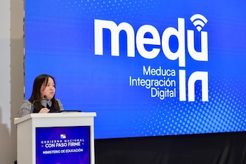 Acto en el cual el Ministerio de Educación inició la entrega de computadoras portátiles a docentes del sector oficial del país. (Meduca)