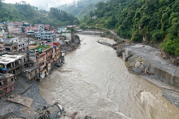 Las impactantes fotos del GLOF en Nepal y el Tíbet