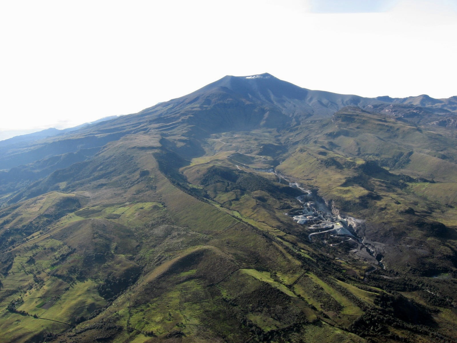 Las emisiones de gases del volcán Puracé han generado columnas de hasta 1,6 kilómetros de altura, con dispersión hacia el suroccidente del Cauca - crédito SGC