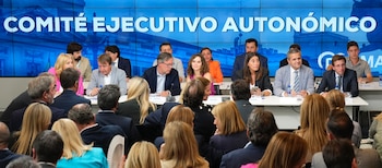 Ayuso, con su comité ejecutivo