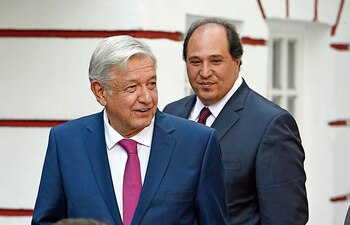 Emerge como una figura política