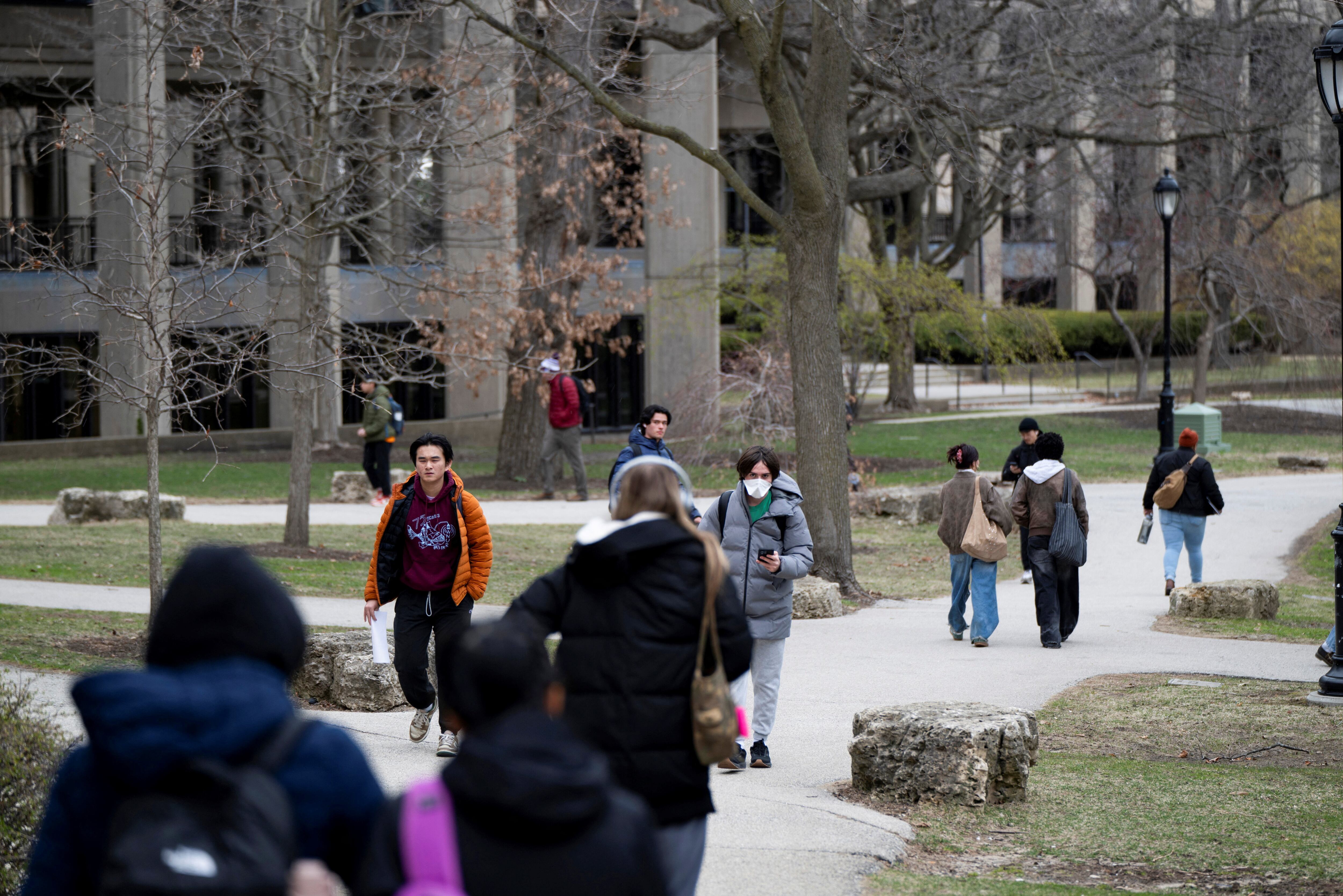 Nueve de las once universidades públicas de Illinois participarán en el nuevo programa de admisión directa. (REUTERS/Vincent Alban)