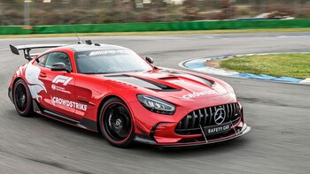 El Mercedes Benz que comparte