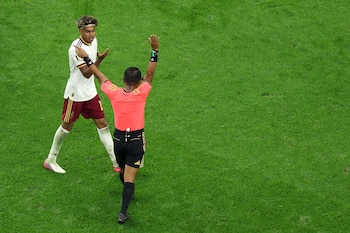 Sin rodeos: Así fue el partido del árbitro salvadoreño Iván Bartón en la semifinal del mundial 2026