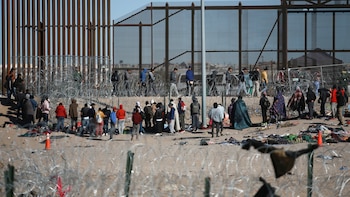 Trump pide a Sheinbaum frenar a migrantes mexicanos antes de cruzar a EEUU, reporta Bloomberg