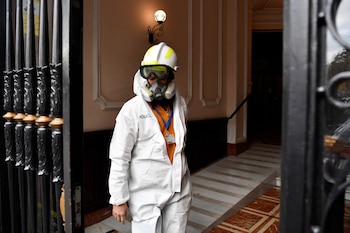 Un miembro de la policía