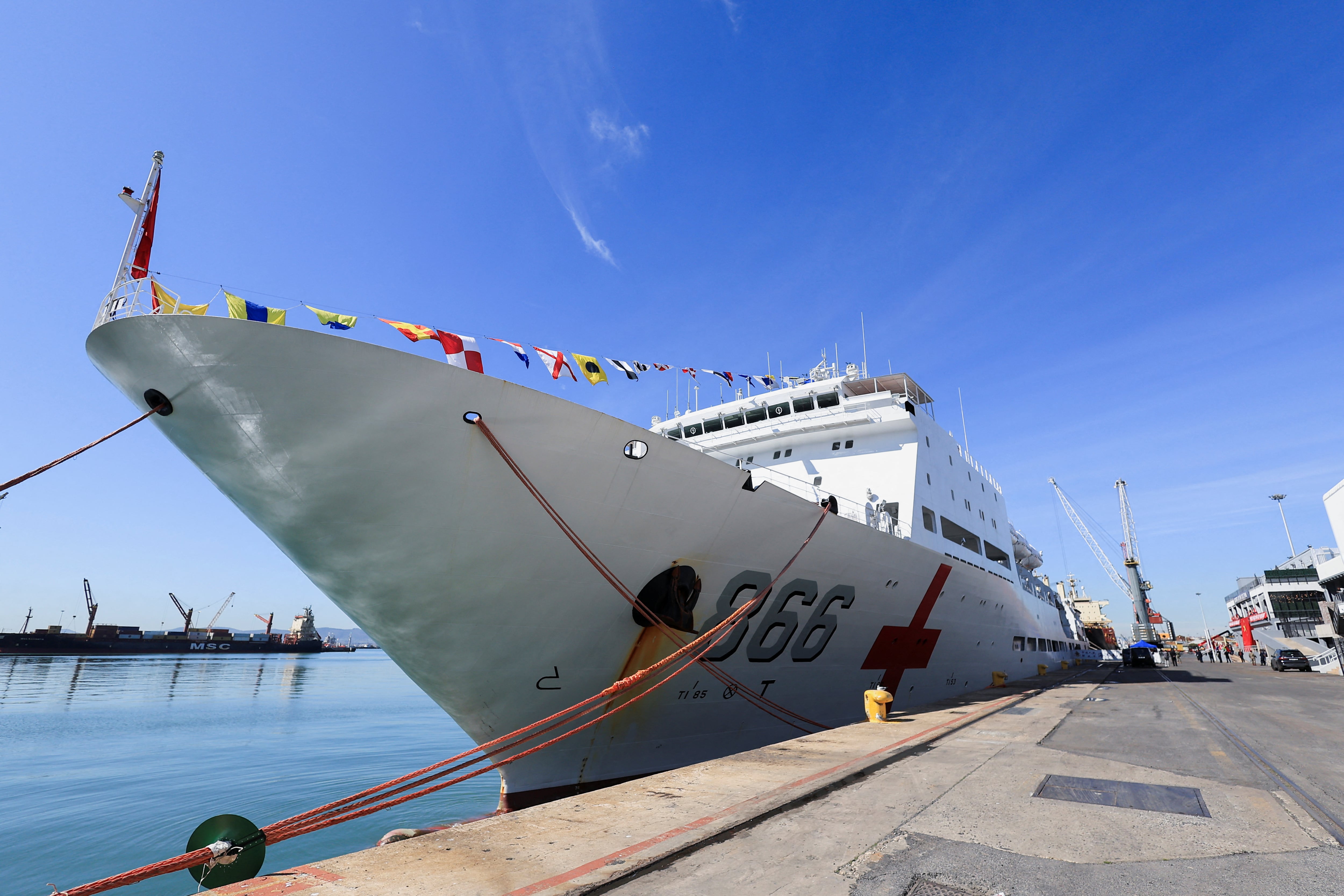 El despliegue del Peace Ark bajo la Misión Harmony-2025 representa una de las herramientas de poder blando más sofisticadas de Beijing (REUTERS)