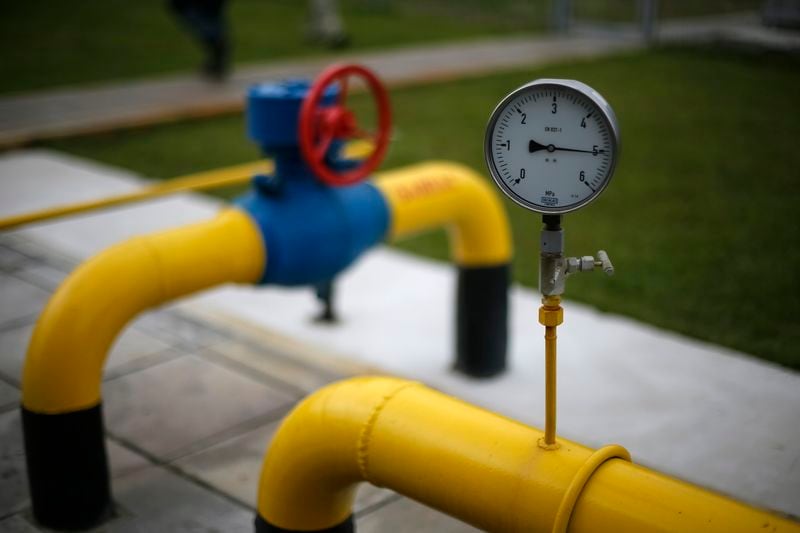La toma de aire exterior se instala a un metro de altura y cuenta con filtros para evitar la entrada de polvo, polen y gases como el radón. (Reuters)