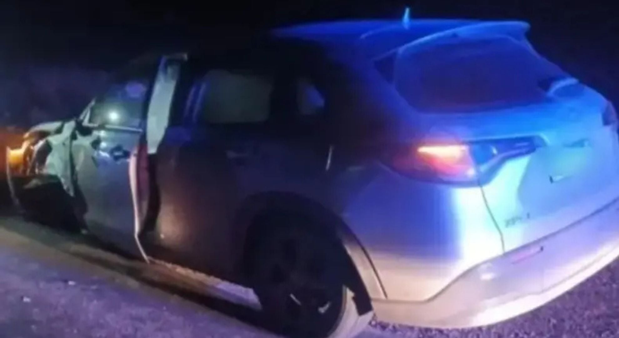 Así quedó el auto donde viajaba el ex gobernador junto a su hermano (Gentileza: Diario Norte)