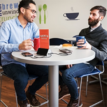 Compartir un enchufe o un