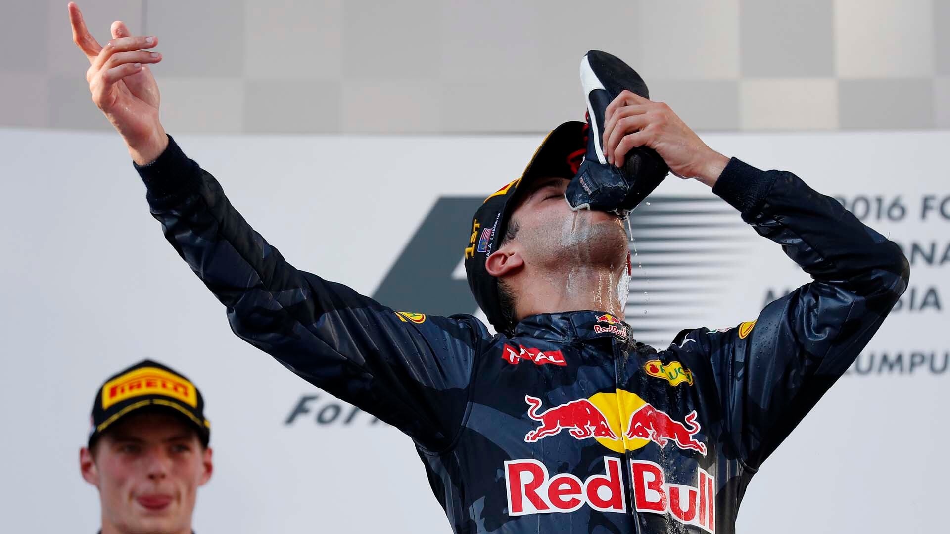 Daniel Ricciardo y Harry Styles impulsan el shoey fuera de Australia y consolidan su expansión global en música y deporte(AP)