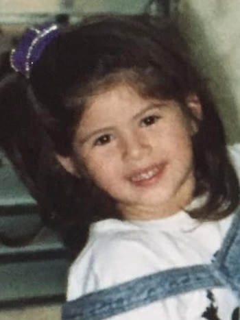 La madre de Katya Miranda, Hilda Jiménez, reitera su reclamo por justicia y llama a romper el silencio ante delitos sexuales en El Salvador. (Foto cortesía)