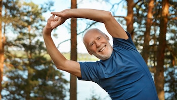 Ni nadar ni correr: los cinco hábitos para mantenerte en forma hasta con 80 años