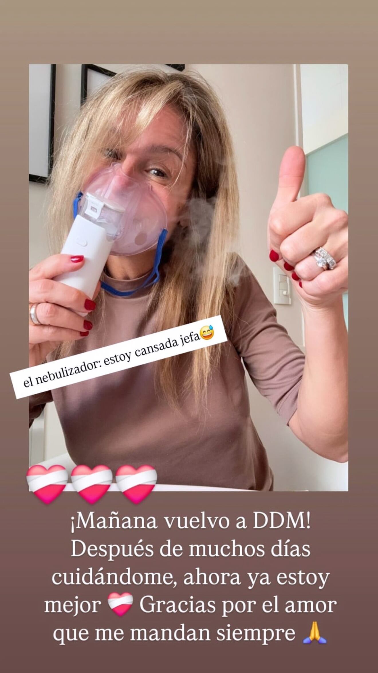 La foto de Mariana Fabbiani haciendo reposo y nebulizádandose:
